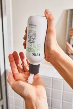 KMS Conscious Style Everyday Conditioner 750ml -Schwarzkopf Winkel kms conscious style packaging everyday con in hand shot print 3